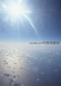 烈日当空照云海