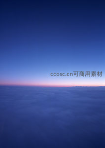 高空俯瞰云海与渐变暮色天空
