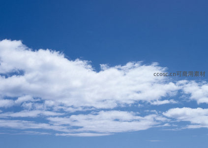 碧空如洗云层绵延，天地一色之境