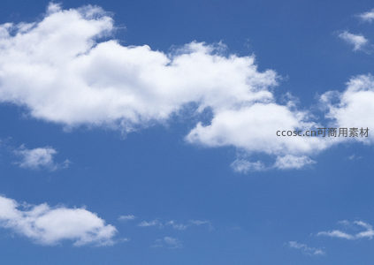 朵朵白云点缀碧空，简约清新的天空画卷