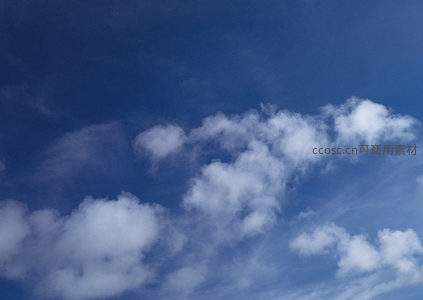 蔚蓝天空中飘浮的洁白云朵