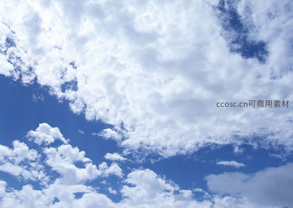 云海翻涌，蓝天如洗