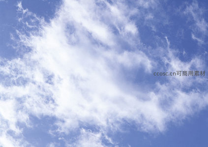 轻盈云絮舞动蔚蓝苍穹