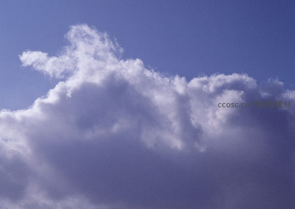 厚重云层遮蔽天际