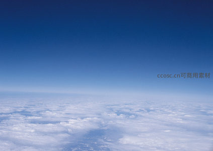高空俯瞰云海，蓝天无垠