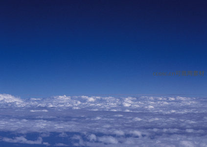 云端之上，碧空万里