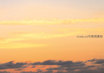 金橙霞光染云层，暮色温柔铺天际