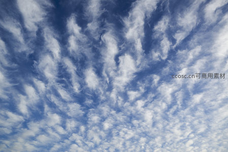 蓝天白云交织的梦幻天空