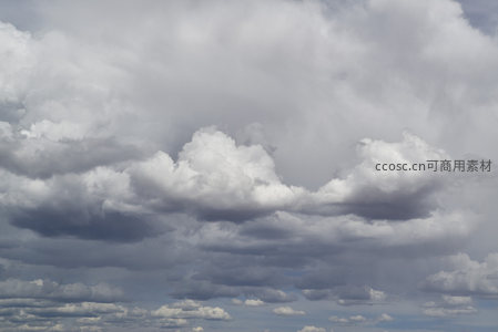 云涛汹涌遮碧空，天地之间气势宏