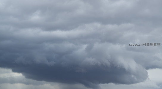翻滚的积雨云层，酝酿着强对流天气