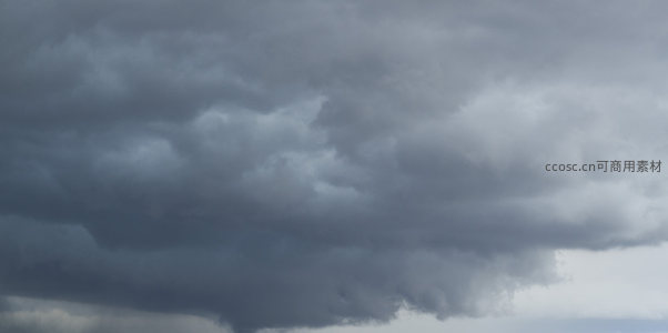 阴沉密布的云海，笼罩天地的压抑感