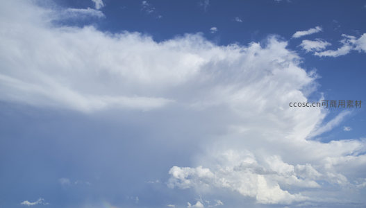 高空视角下的蓬松云层奇观