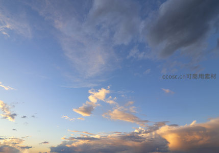 蓝天白云轻舞，柔光点缀如诗如画