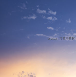 天际渐变彩霞，云朵如絮点缀晴空