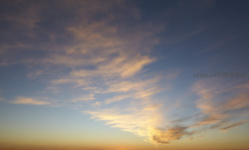 金色霞光映云絮，天边绘就诗意画