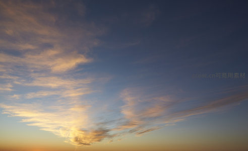 蔚蓝苍穹展宏图，流云似锦舞天边