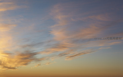 黄昏时分天空云彩绚丽多彩