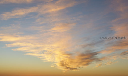 金色云海铺满天边日暮