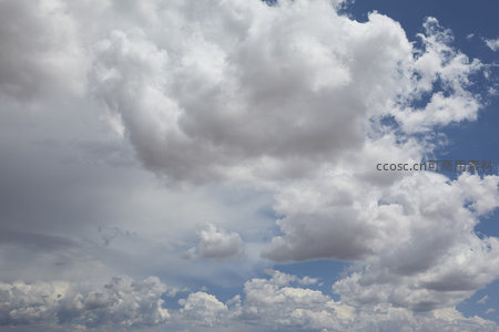 云卷云舒任逍遥，淡看风云变幻时