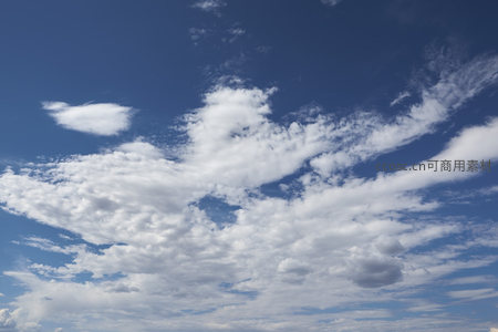 蓝天为幕白云作舞的盛景