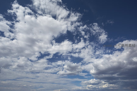蓝天白云朵朵飘，晴空万里好风光