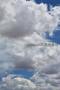 厚重云层聚天边，风雨欲来气象变