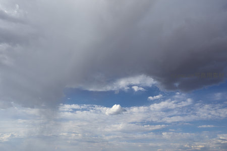 风云变幻，云海苍茫无垠