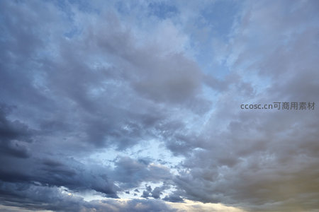 暮色苍茫云卷云舒，静谧辽阔