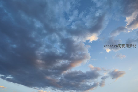 暮色云海，霞光万丈染天际