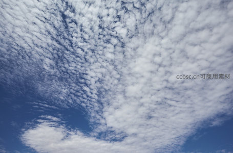 细腻云层铺满天际，如梦似幻的天空画卷