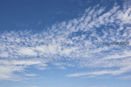 高空中绵延的云层如画布