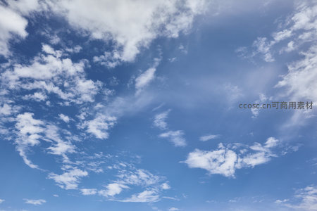 蓝天白云交织成梦幻景象