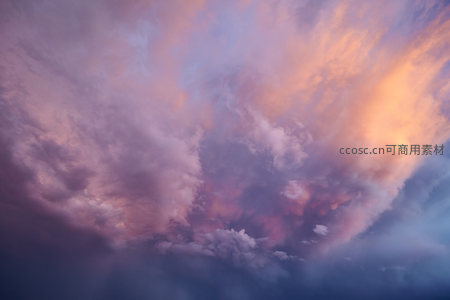 暮云蒸腾霞满天，紫气东来画中仙