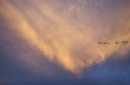 暮霭沉沉云作锦，霞光点染似丹青