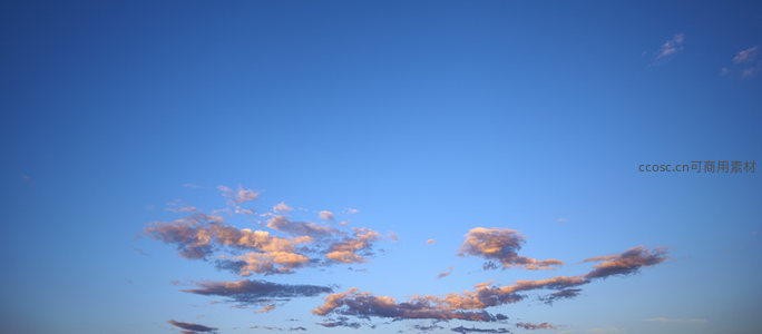 天边云絮轻舞，暮色温柔降临