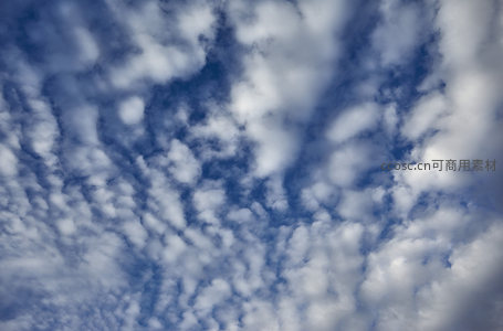 层层叠叠如波浪般的云朵纹理