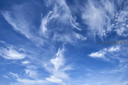 碧空如洗时绽放的云纹图案