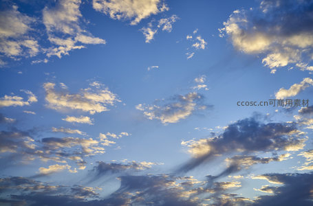 夕阳染云，霞光满天际