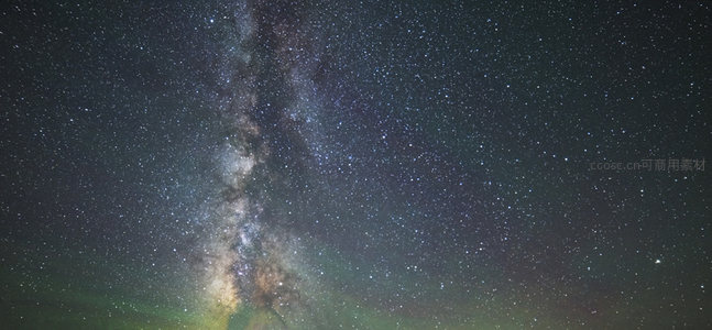 垂直银河穿越深邃夜空星海