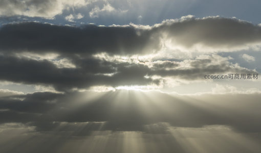 破云而出的神圣光芒