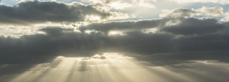 广袤天际的光影交响曲