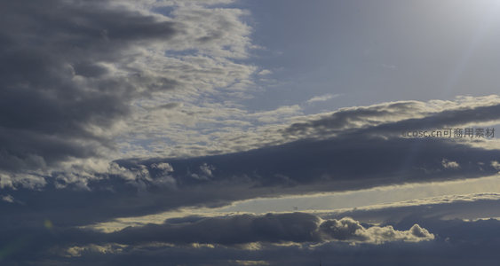 蓝天白云层次分明光影交错