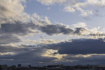 城市上空风云变幻的壮丽天际线