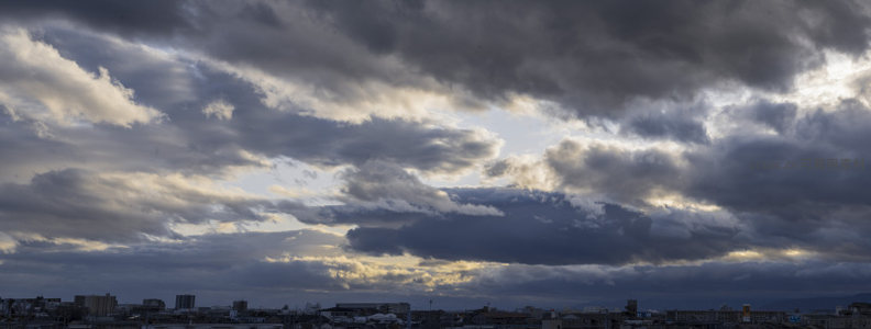 广角镜头下的城市云景全景图
