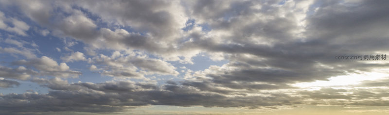 日落时分云海翻涌映霞光