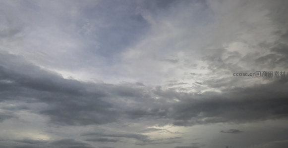 灰云密布的天空，预示着即将到来的风雨。