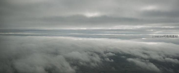 云海之上，俯瞰大地苍茫景象