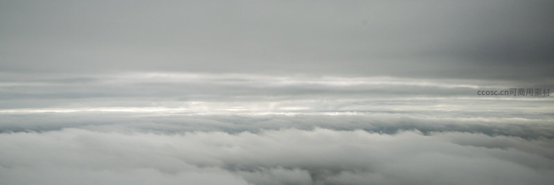云层密布，天空静谧如画