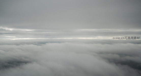 云雾缭绕，天地一色如梦境