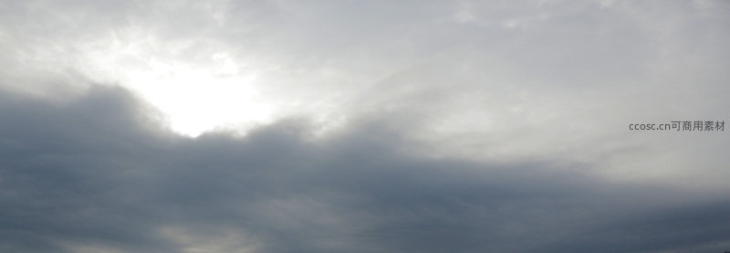 太阳破云而出，光芒万丈驱散阴霾